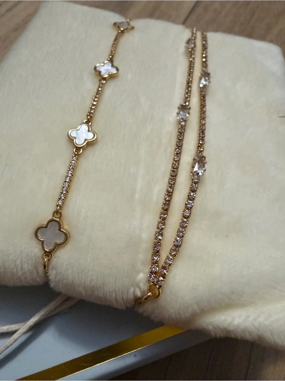 eye candy Gold Tone Mother-of-Pearl Clover & Crystal Chain Bracelet Set
